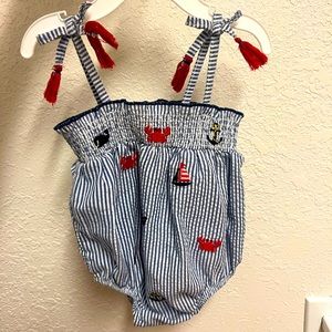 Super cute summer outfit! Would be great for 4th of July